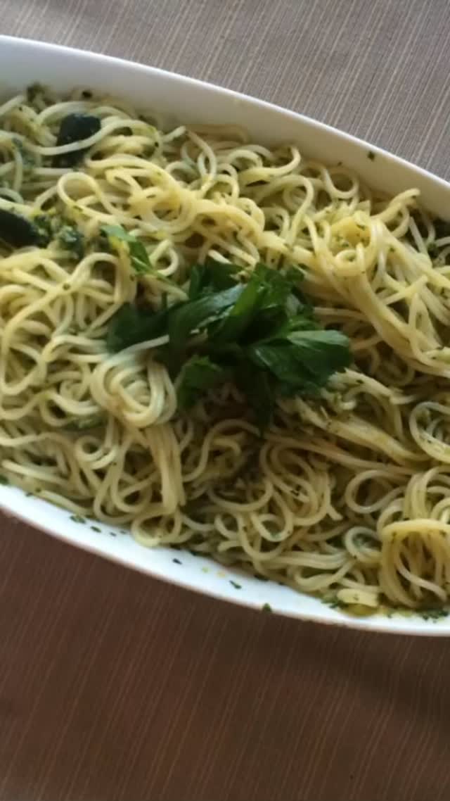 #Sun-ripened tomatoes join with celery, zucchini, parsley, and olive oil to produce a creamy, fresh sauce that is great warm or at room temperature#pasta#spaghetti🍝#recipeon👇🏾 

Ingredients:
Serves: 6
10 oz ripe tomatoes - peeled and halved
1 zucchini
1 pound spaghetti (500g)
½ green celery - trimmed and cut into slices a little under an inch thick
Handful of fresh parsley leaves
½ cup extra virgin olive oil 
Salt and pepper to taste

Method
Sprinkle a little salt on the tomato halves
Place them cut side down in a colander for about 1 hour, to drain off excess juice.
Using a vegetable peeler, remove the green skin from the zucchini and set it aside (the zucchini itself can be saved and used in a soup). 
In a large pot bring 6 qts salted water to a boil. Add the spaghetti and boil until tender for about 10 minutes or according to the package directions.
Meanwhile, in a blender or food processor, combine the tomatoes, celery, zucchini skins, parsley, olive oil , with salt and pepper to taste. Process until smooth and creamy.
Drain the pasta and arrange it on a platter, pour the sauce over the top and toss well. 
This dish may be served immediately or at room temperature.
Enjoy!